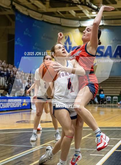 Thumbnail 1 in Hornell vs. Chenango Forks (NYSPHSAA Class B State Semi-Final) photogallery.