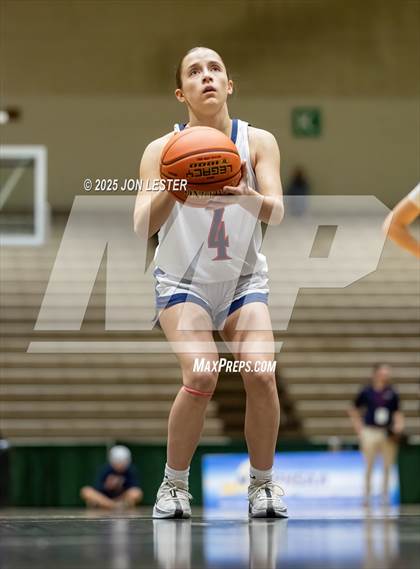Thumbnail 2 in Hornell vs. Chenango Forks (NYSPHSAA Class B State Semi-Final) photogallery.