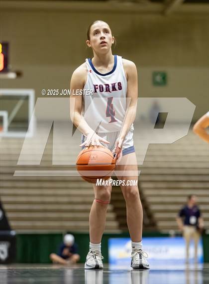 Thumbnail 1 in Hornell vs. Chenango Forks (NYSPHSAA Class B State Semi-Final) photogallery.