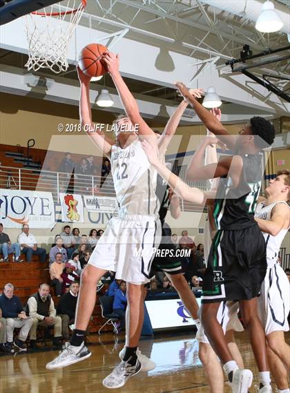 Thumbnail 1 in Roswell vs Pinewood Prep (Rotary Roundball Classic) photogallery.