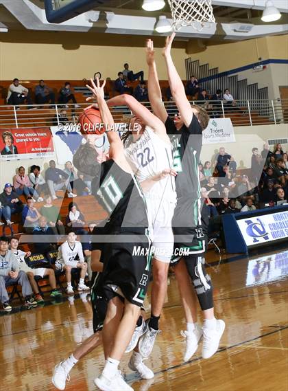 Thumbnail 3 in Roswell vs Pinewood Prep (Rotary Roundball Classic) photogallery.