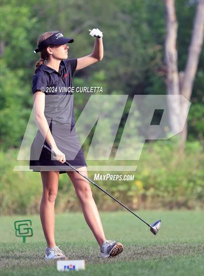 Thumbnail 2 in UIL 3A Girls Golf Finals photogallery.