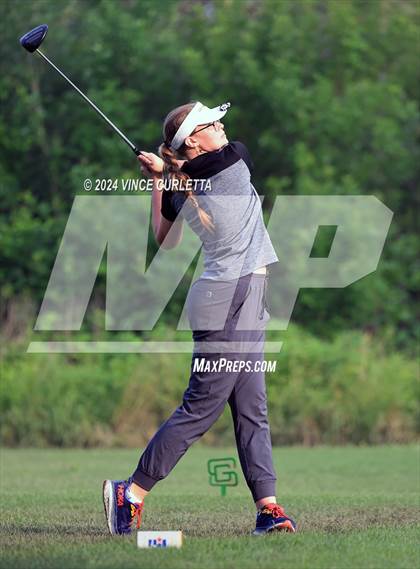 Thumbnail 2 in UIL 3A Girls Golf Finals photogallery.