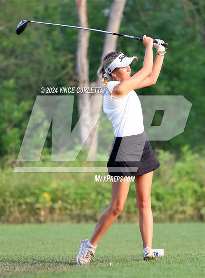 Thumbnail 2 in UIL 3A Girls Golf Finals photogallery.