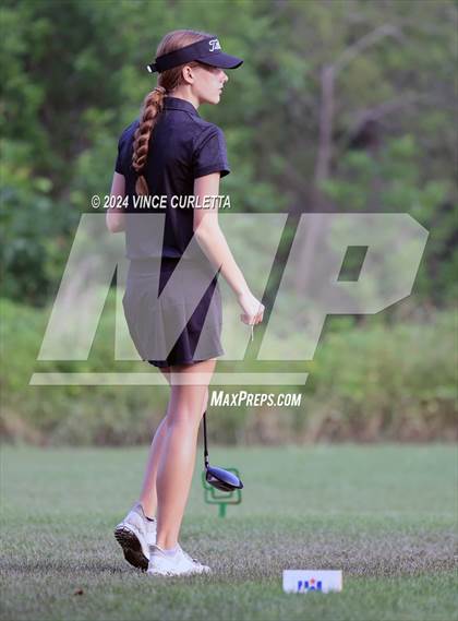 Thumbnail 2 in UIL 3A Girls Golf Finals photogallery.
