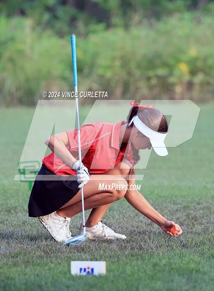 Thumbnail 2 in UIL 3A Girls Golf Finals photogallery.