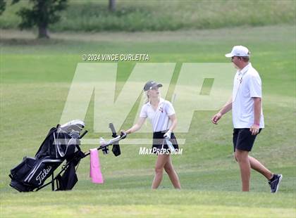 Thumbnail 2 in UIL 3A Girls Golf Finals photogallery.