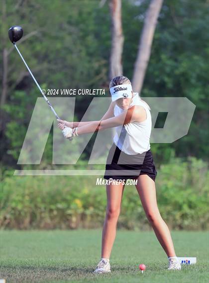 Thumbnail 3 in UIL 3A Girls Golf Finals photogallery.