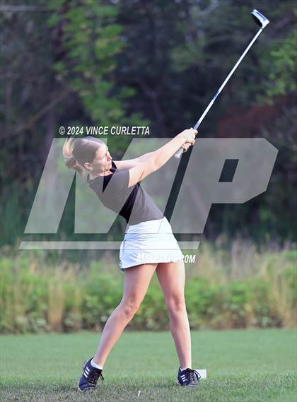 Thumbnail 2 in UIL 3A Girls Golf Finals photogallery.