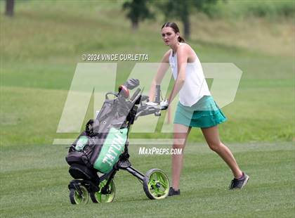 Thumbnail 2 in UIL 3A Girls Golf Finals photogallery.