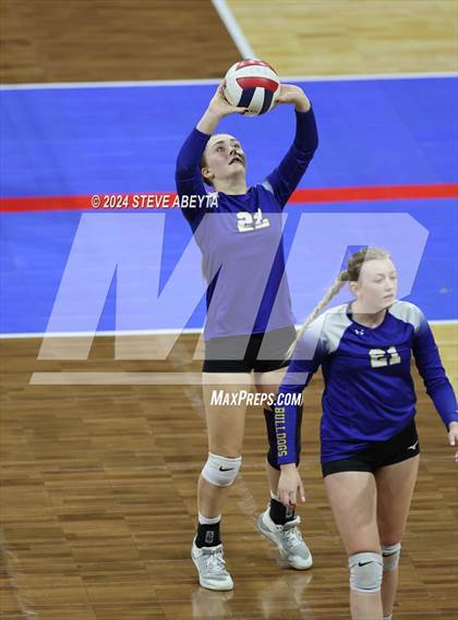 Thumbnail 3 in Dove Creek vs. Hi-Plains (CHSAA 1A 1st Round Elimination Bracket) photogallery.