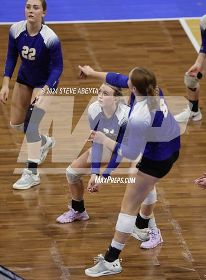 Thumbnail 2 in Dove Creek vs. Hi-Plains (CHSAA 1A 1st Round Elimination Bracket) photogallery.