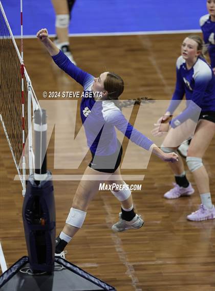Thumbnail 1 in Dove Creek vs. Hi-Plains (CHSAA 1A 1st Round Elimination Bracket) photogallery.