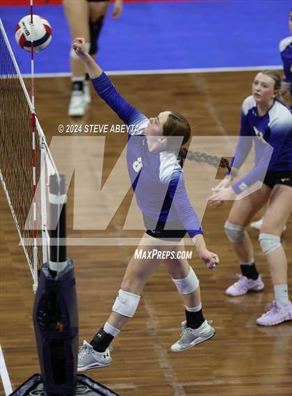 Thumbnail 3 in Dove Creek vs. Hi-Plains (CHSAA 1A 1st Round Elimination Bracket) photogallery.