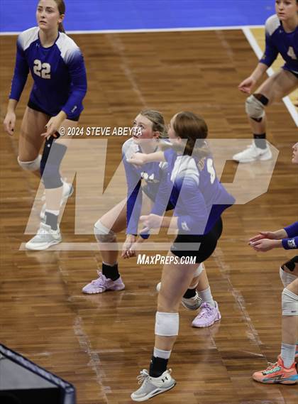 Thumbnail 3 in Dove Creek vs. Hi-Plains (CHSAA 1A 1st Round Elimination Bracket) photogallery.