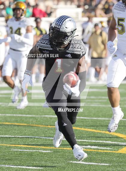 Thumbnail 1 in Polynesian Bowl (Team Mauka vs. Team Makai) photogallery.
