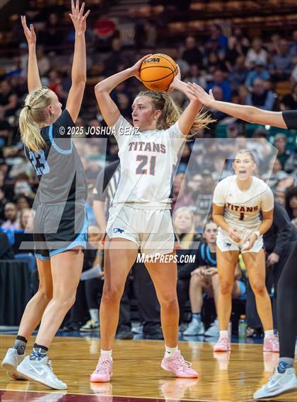 Thumbnail 1 in Riverdale Ridge vs. Legend (CHSAA 6A Final Four) photogallery.