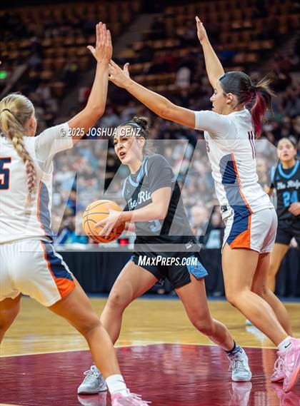 Thumbnail 3 in Riverdale Ridge vs. Legend (CHSAA 6A Final Four) photogallery.