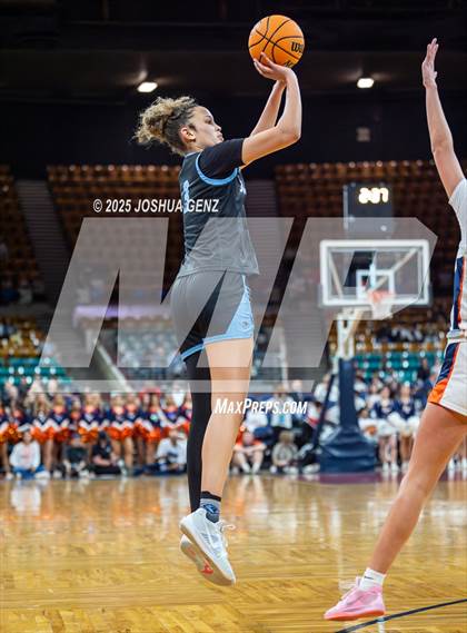 Thumbnail 3 in Riverdale Ridge vs. Legend (CHSAA 6A Final Four) photogallery.