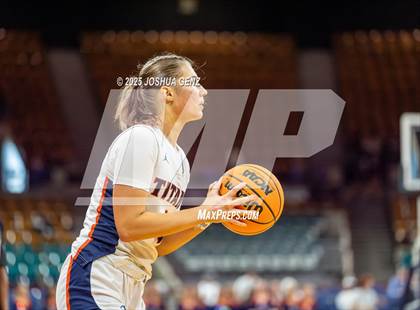 Thumbnail 3 in Riverdale Ridge vs. Legend (CHSAA 6A Final Four) photogallery.