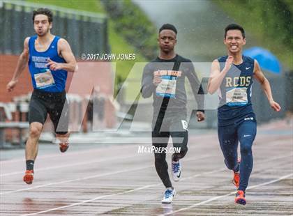Thumbnail 2 in 50th Annual Loucks Games (Men's 400 Meter Dash) photogallery.
