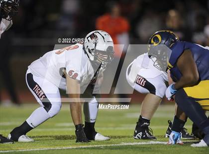 Thumbnail 3 in Edwardsville vs. O'Fallon (IHSA 8A First Round Playoff) photogallery.