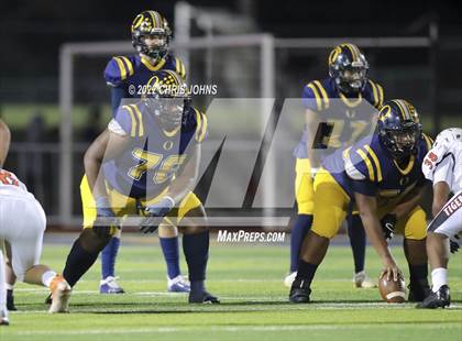 Thumbnail 2 in Edwardsville vs. O'Fallon (IHSA 8A First Round Playoff) photogallery.