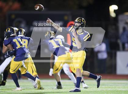 Thumbnail 3 in Edwardsville vs. O'Fallon (IHSA 8A First Round Playoff) photogallery.