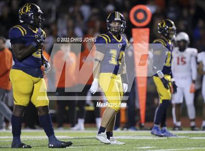 Thumbnail 1 in Edwardsville vs. O'Fallon (IHSA 8A First Round Playoff) photogallery.