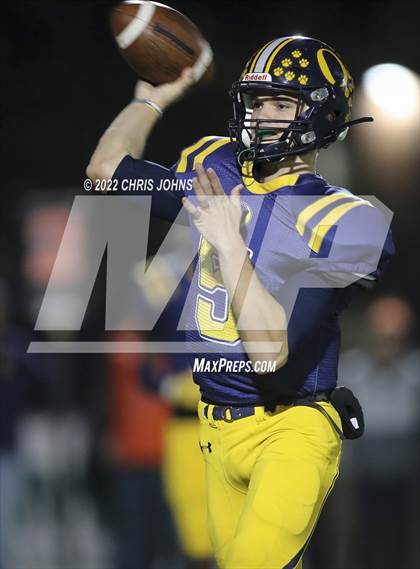 Thumbnail 1 in Edwardsville vs. O'Fallon (IHSA 8A First Round Playoff) photogallery.