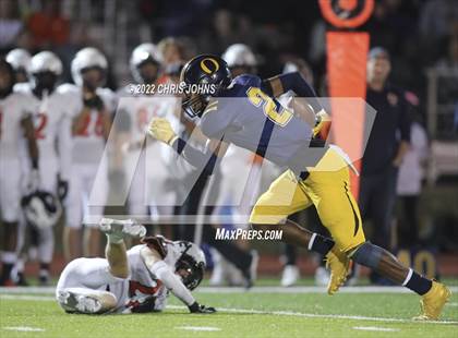 Thumbnail 1 in Edwardsville vs. O'Fallon (IHSA 8A First Round Playoff) photogallery.