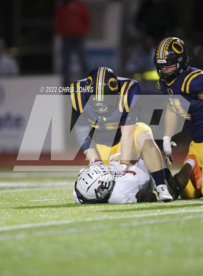 Thumbnail 2 in Edwardsville vs. O'Fallon (IHSA 8A First Round Playoff) photogallery.