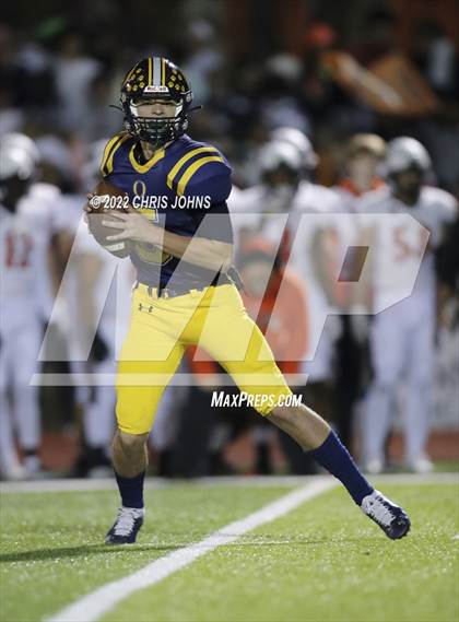 Thumbnail 1 in Edwardsville vs. O'Fallon (IHSA 8A First Round Playoff) photogallery.