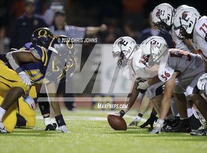 Thumbnail 3 in Edwardsville vs. O'Fallon (IHSA 8A First Round Playoff) photogallery.