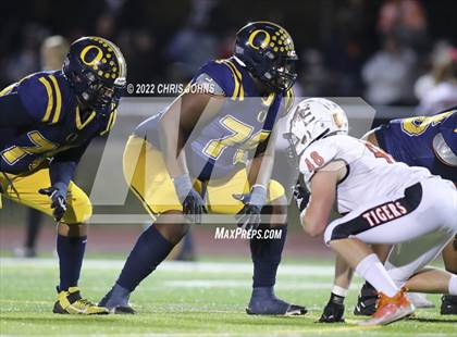 Thumbnail 3 in Edwardsville vs. O'Fallon (IHSA 8A First Round Playoff) photogallery.