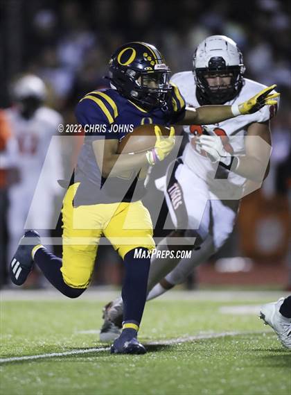 Thumbnail 2 in Edwardsville vs. O'Fallon (IHSA 8A First Round Playoff) photogallery.