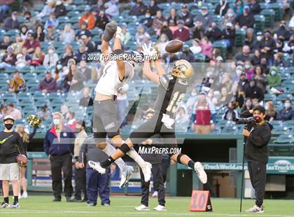 Thumbnail 3 in Abilene vs. Guyer (UIL 6A Division II Region Playoff) photogallery.