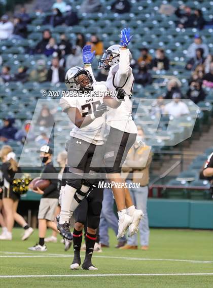 Thumbnail 2 in Abilene vs. Guyer (UIL 6A Division II Region Playoff) photogallery.