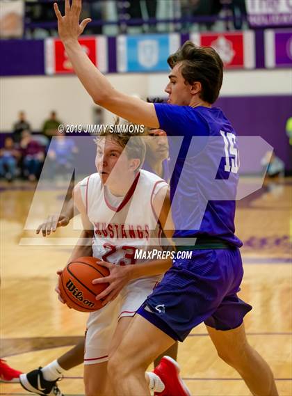 Thumbnail 2 in Collinsville vs. Mundelein (Prairie Farms Holiday Classic Championship) photogallery.