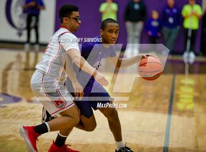 Thumbnail 3 in Collinsville vs. Mundelein (Prairie Farms Holiday Classic Championship) photogallery.