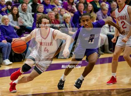 Thumbnail 3 in Collinsville vs. Mundelein (Prairie Farms Holiday Classic Championship) photogallery.