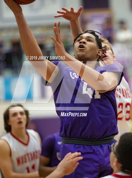 Thumbnail 1 in Collinsville vs. Mundelein (Prairie Farms Holiday Classic Championship) photogallery.