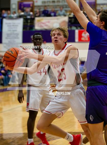 Thumbnail 2 in Collinsville vs. Mundelein (Prairie Farms Holiday Classic Championship) photogallery.