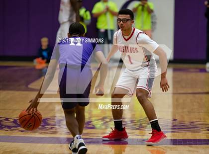 Thumbnail 1 in Collinsville vs. Mundelein (Prairie Farms Holiday Classic Championship) photogallery.