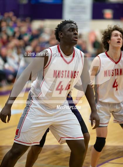 Thumbnail 3 in Collinsville vs. Mundelein (Prairie Farms Holiday Classic Championship) photogallery.