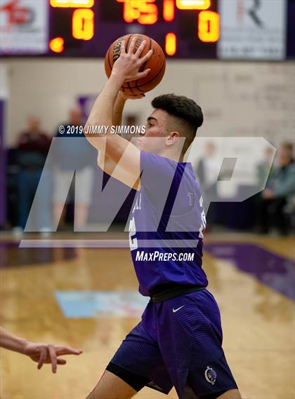 Thumbnail 3 in Collinsville vs. Mundelein (Prairie Farms Holiday Classic Championship) photogallery.