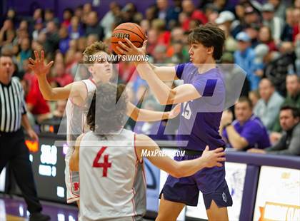 Thumbnail 2 in Collinsville vs. Mundelein (Prairie Farms Holiday Classic Championship) photogallery.