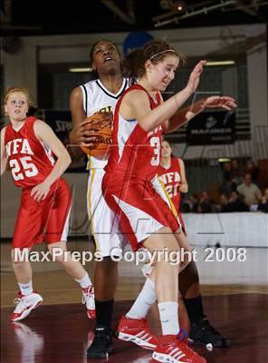 Thumbnail 3 in Central High vs Norwich Free Academy (Spalding Hoophall Classic) photogallery.