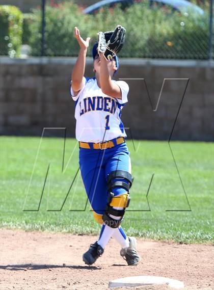 Thumbnail 1 in Linden vs. Hughson (CIF SJS D5 Final) photogallery.