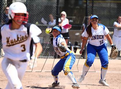 Thumbnail 2 in Linden vs. Hughson (CIF SJS D5 Final) photogallery.